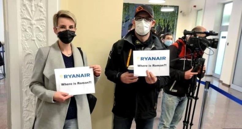 BBC: Belarus 'diverts Ryanair flight to arrest journalist', opposition says